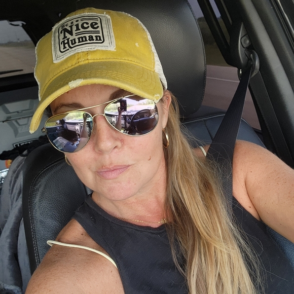 Meet your Posher - Picture 2 of 16